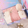 v888 elosung53152 00.png Pastel gift box with scarf, gloves, hat and earmuffs