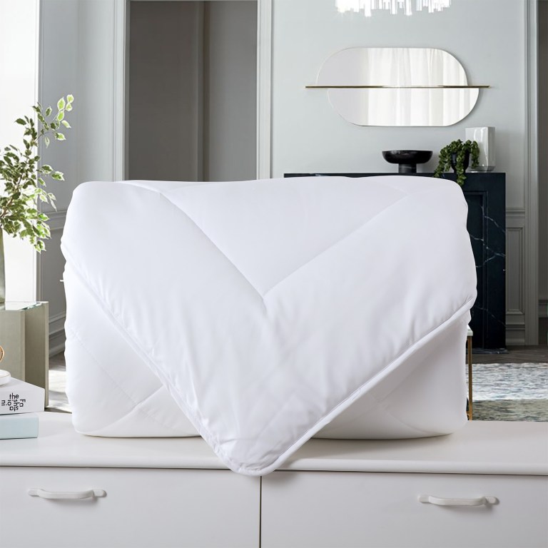 royal comfort 260gsm deluxe eco silk touch quilt 100% cotton cover double white royal comfort 260gsm deluxe eco silk touch quilt 100% cotton cover double white