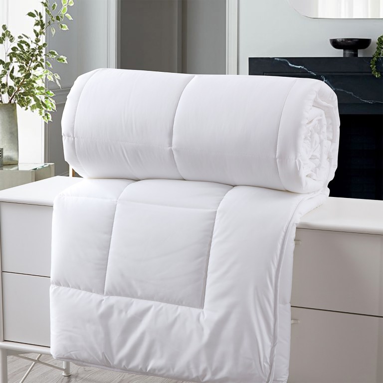 royal comfort 260gsm deluxe eco silk touch quilt 100% cotton cover double white royal comfort 260gsm deluxe eco silk touch quilt 100% cotton cover double white
