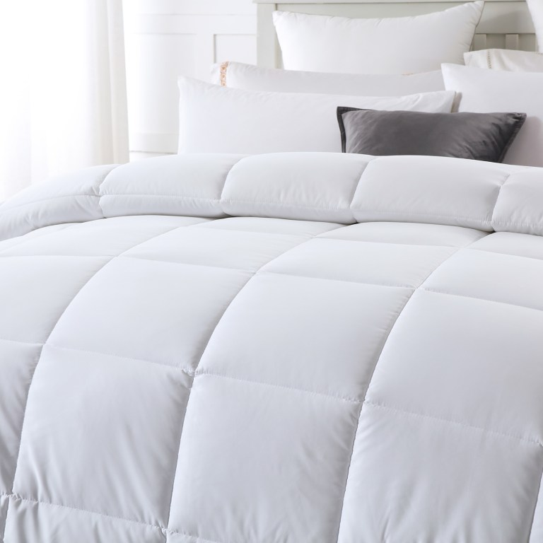 royal comfort 260gsm deluxe eco silk touch quilt 100% cotton cover double white royal comfort 260gsm deluxe eco silk touch quilt 100% cotton cover double white