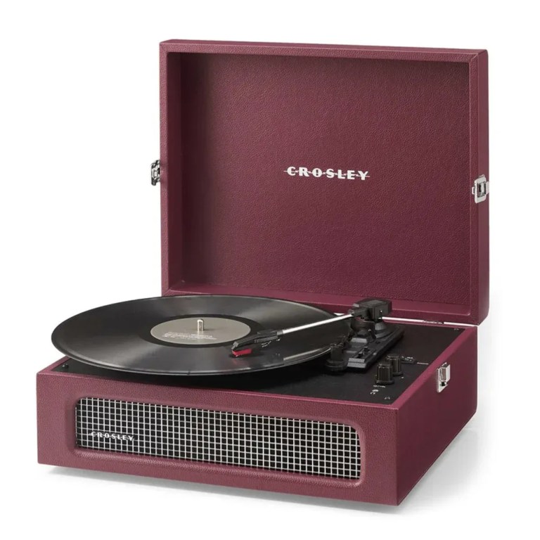 crosley voyager bluetooth portable turntable burgundy crosley voyager bluetooth portable turntable burgundy