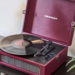 crosley voyager bluetooth portable turntable burgundy crosley voyager bluetooth portable turntable burgundy