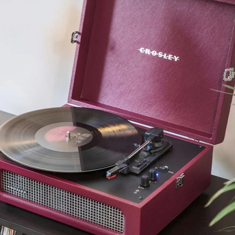 crosley voyager bluetooth portable turntable burgundy crosley voyager bluetooth portable turntable burgundy