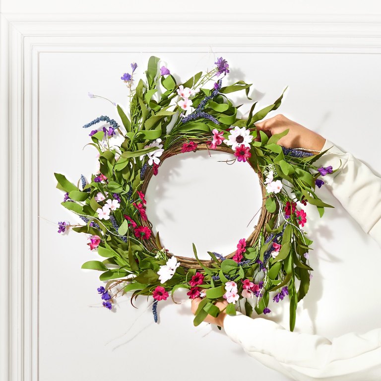artificial decorative wreath 55.88 cm pink green with daisies year round