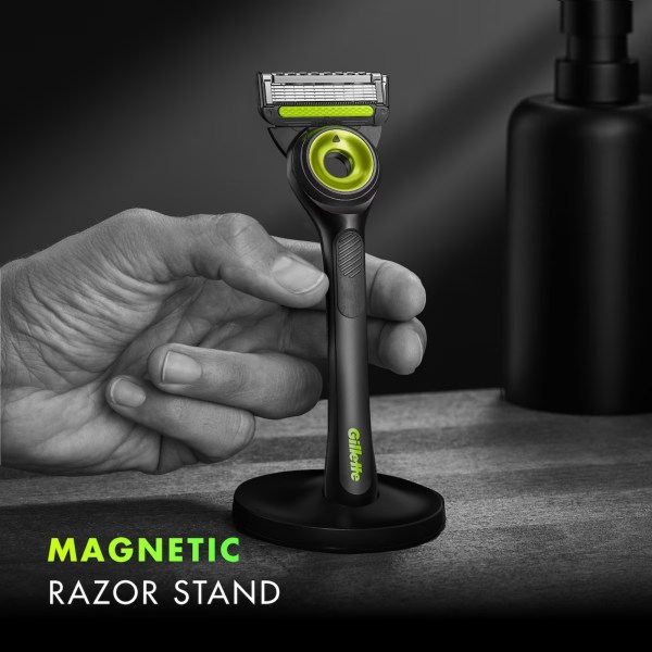 gillette p cummins labs razor handle +2 cartridges & magnetic stand