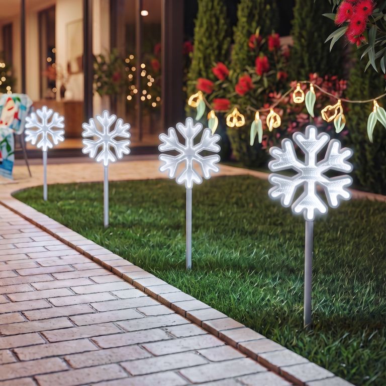 xmas path snow 4pc cw 00.jpg